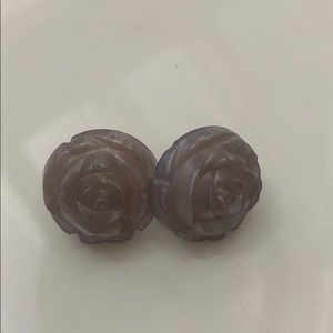 TarinaTarantino grey rose shaped earrings